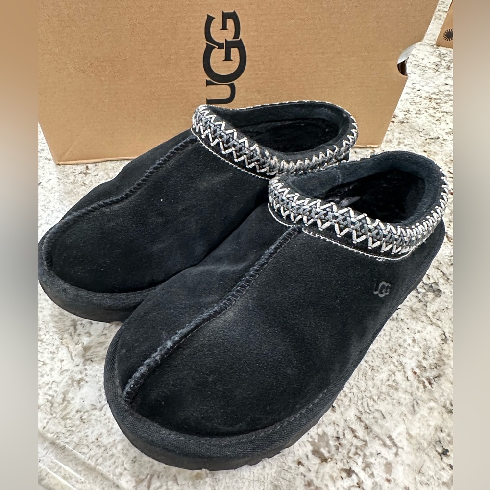 UGG TASMAN BLACK WOMANS size 6 worn - Picture 5 of 10